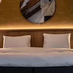 Botanique Otel Breda